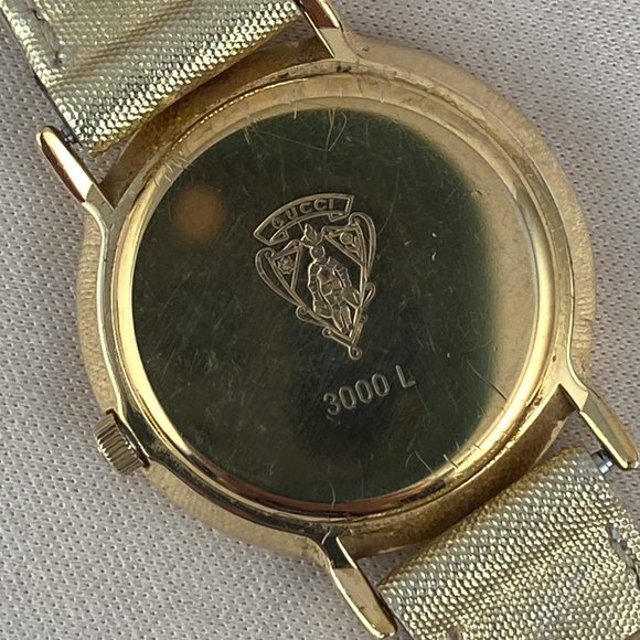 Vintage Swiss Quartz Gucci  Watch Roman Numeral Bezel Black Face Gold Strap - Picture 10 of 13